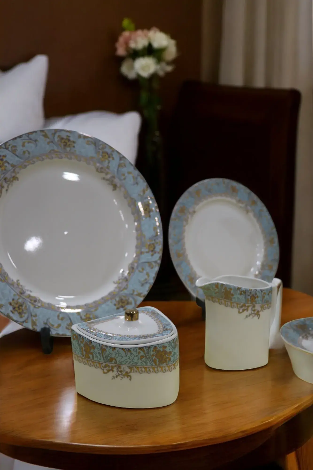 24-Piece Fine Bone China Tea Set 