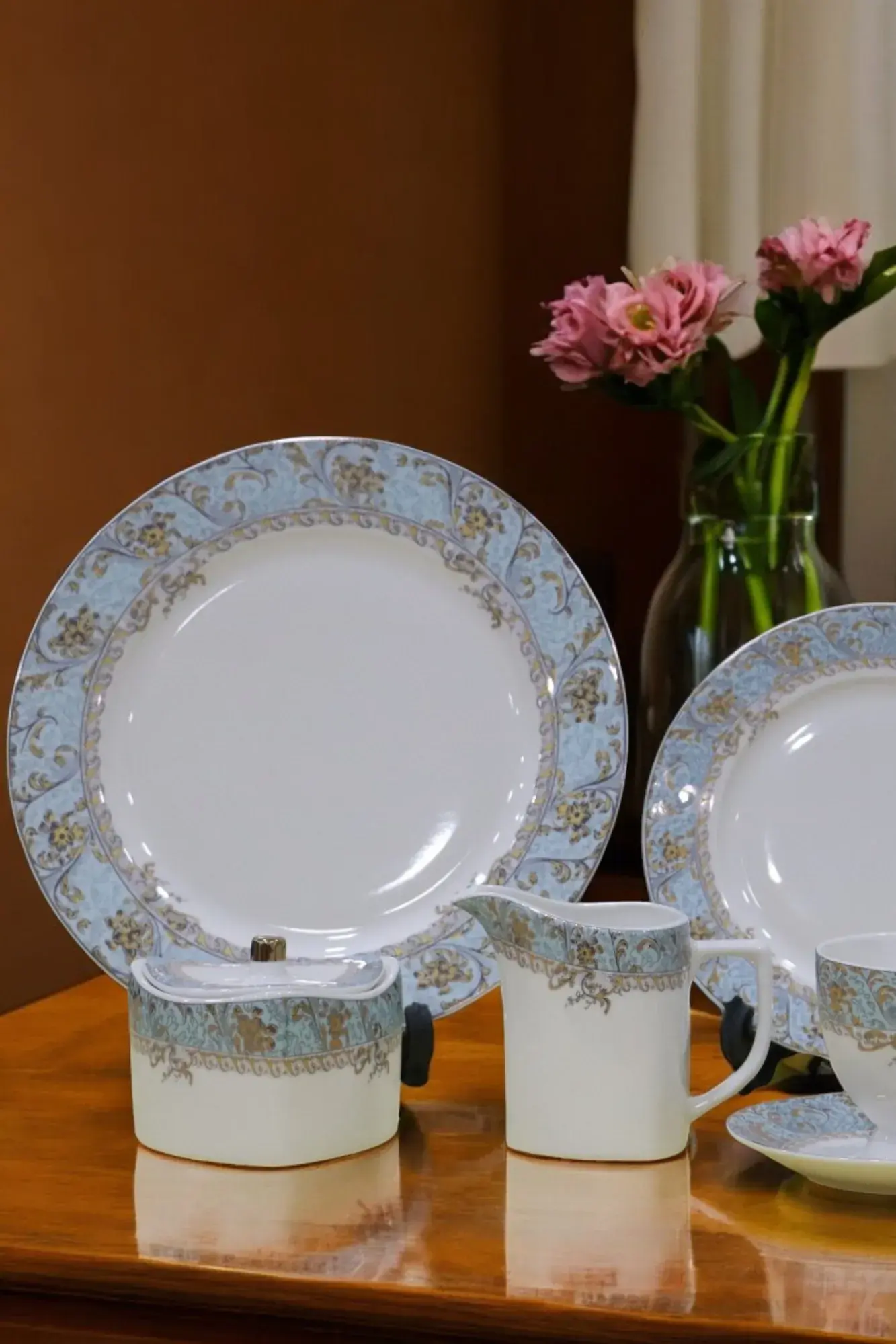24-Piece Fine Bone China Tea Set 